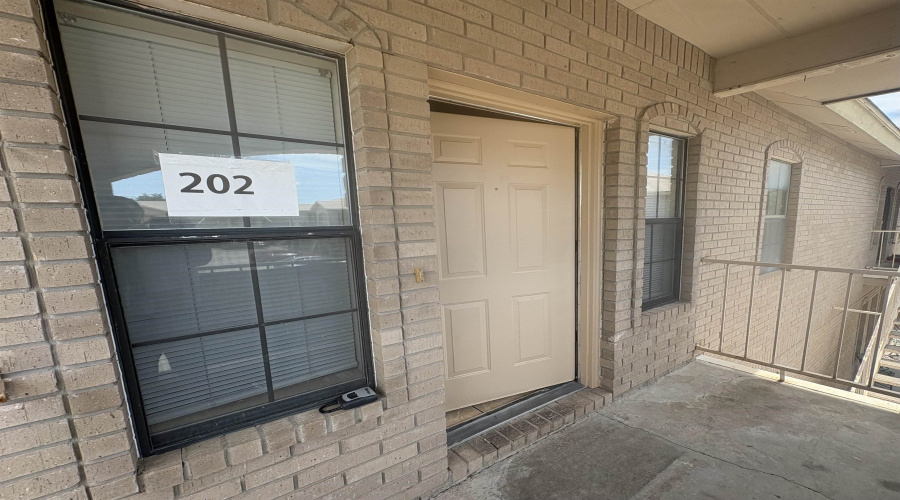4419 Springfield Ave, Laredo, Texas 78041, 2 Bedrooms Bedrooms, 3 Rooms Rooms,1 BathroomBathrooms,Residential,For Rent,4419 Springfield Ave,20263349