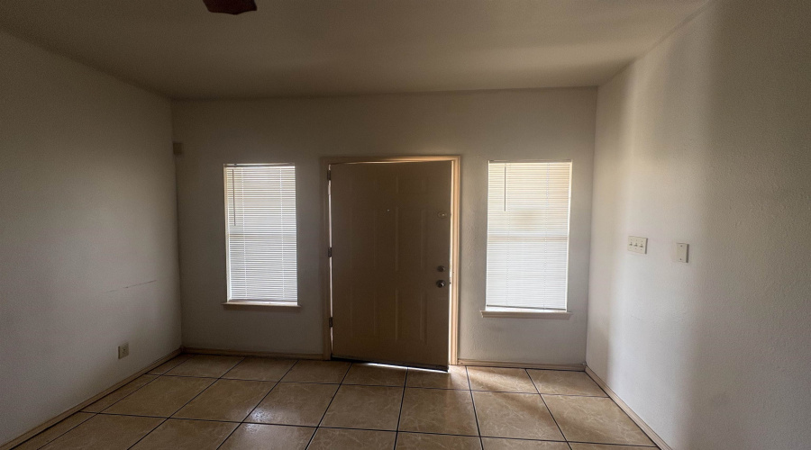 4419 Springfield Ave, Laredo, Texas 78041, 2 Bedrooms Bedrooms, 3 Rooms Rooms,1 BathroomBathrooms,Residential,For Rent,4419 Springfield Ave,20263349