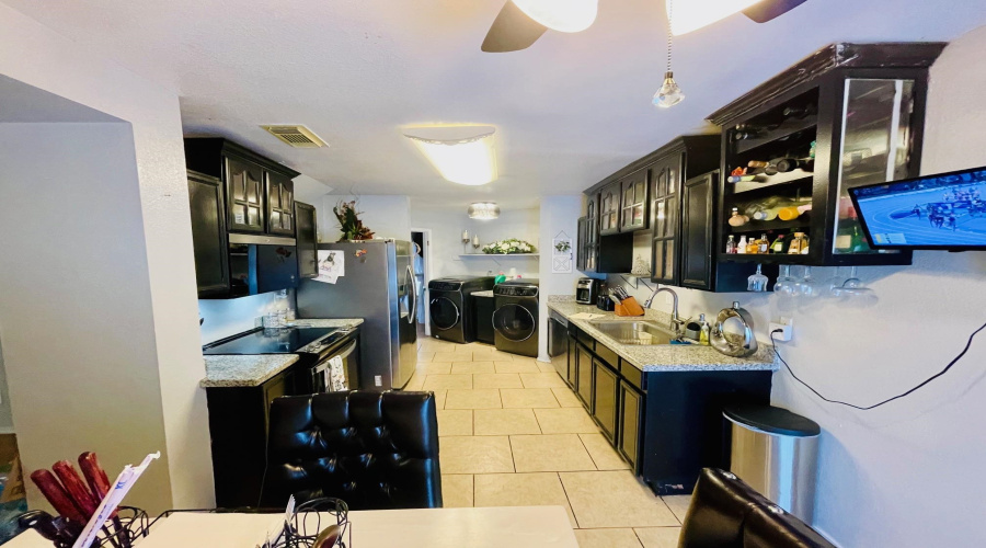 3012 St Isaac Lp, laredo, Texas 78046, 6 Bedrooms Bedrooms, 7 Rooms Rooms,3 BathroomsBathrooms,Residential,For Sale,3012 St Isaac Lp,20263351