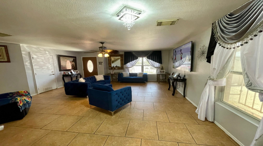 3012 St Isaac Lp, laredo, Texas 78046, 6 Bedrooms Bedrooms, 7 Rooms Rooms,3 BathroomsBathrooms,Residential,For Sale,3012 St Isaac Lp,20263351