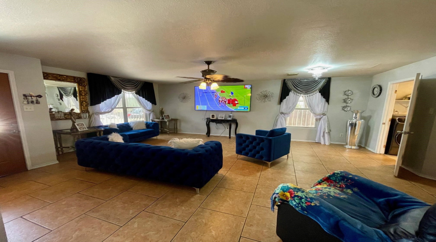 3012 St Isaac Lp, laredo, Texas 78046, 6 Bedrooms Bedrooms, 7 Rooms Rooms,3 BathroomsBathrooms,Residential,For Sale,3012 St Isaac Lp,20263351