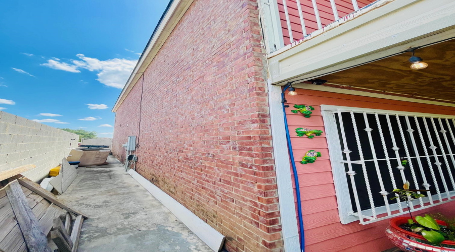 3012 St Isaac Lp, laredo, Texas 78046, 6 Bedrooms Bedrooms, 7 Rooms Rooms,3 BathroomsBathrooms,Residential,For Sale,3012 St Isaac Lp,20263351