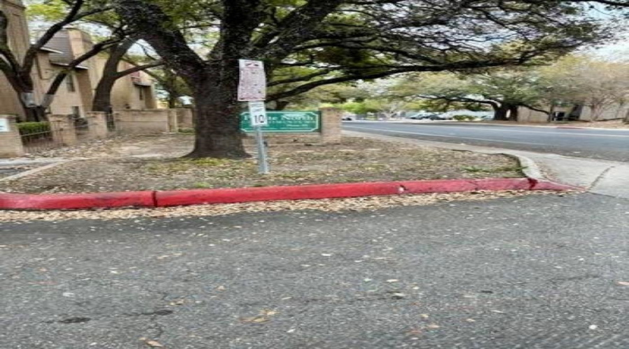 8655 Datapoint Dr, SAN ANTONIO, Texas 78229, 1 Bedroom Bedrooms, 3 Rooms Rooms,1 BathroomBathrooms,Residential,For Sale,8655 Datapoint Dr,20263353
