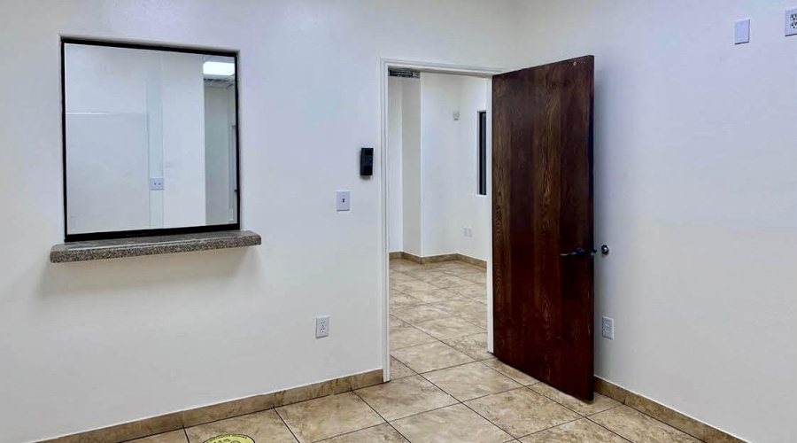 806 Hallmark Dr, Laredo, Texas 78045, 1 Bedroom Bedrooms, 1 Room Rooms,1 BathroomBathrooms,Commercial/industrial,For Rent,806 Hallmark Dr,20263360