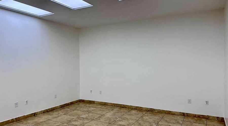 806 Hallmark Dr, Laredo, Texas 78045, 1 Bedroom Bedrooms, 1 Room Rooms,1 BathroomBathrooms,Commercial/industrial,For Rent,806 Hallmark Dr,20263360
