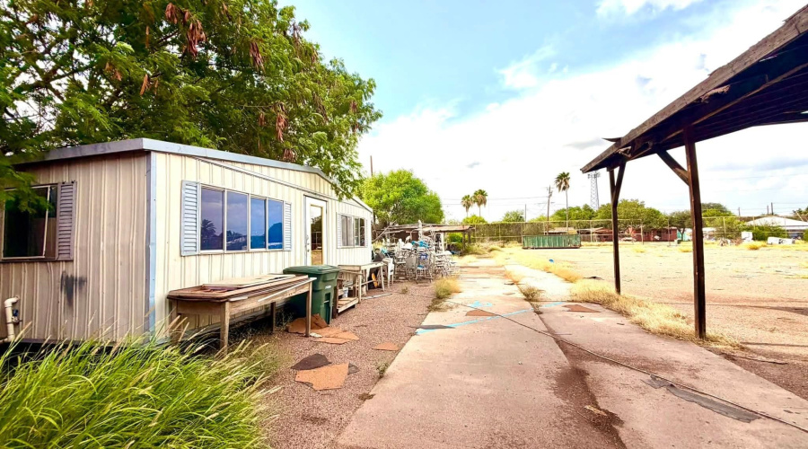 1902 Sanchez St, Laredo, Texas 78040, 1 Bedroom Bedrooms, 21 Rooms Rooms,2 BathroomsBathrooms,Commercial/industrial,For Sale,1902 Sanchez St,20263367