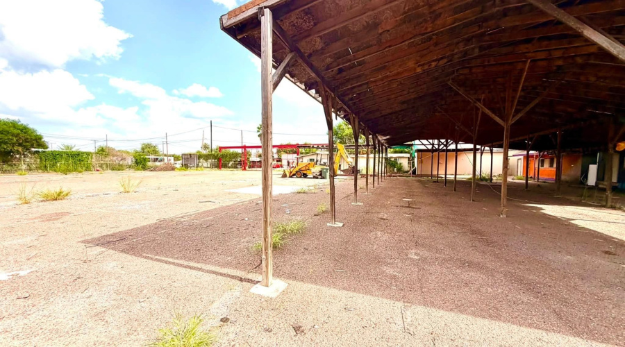 1902 Sanchez St, Laredo, Texas 78040, 1 Bedroom Bedrooms, 21 Rooms Rooms,2 BathroomsBathrooms,Commercial/industrial,For Sale,1902 Sanchez St,20263367