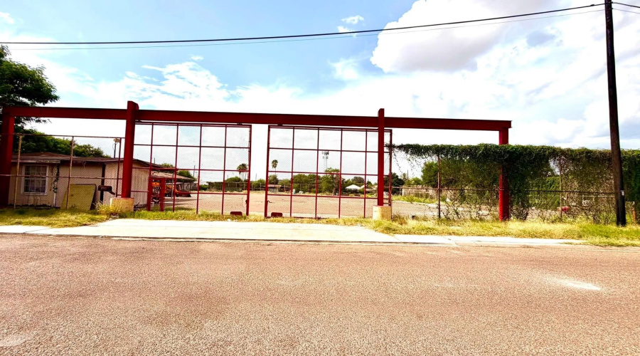 1902 Sanchez St, Laredo, Texas 78040, 1 Bedroom Bedrooms, 21 Rooms Rooms,2 BathroomsBathrooms,Commercial/industrial,For Sale,1902 Sanchez St,20263367
