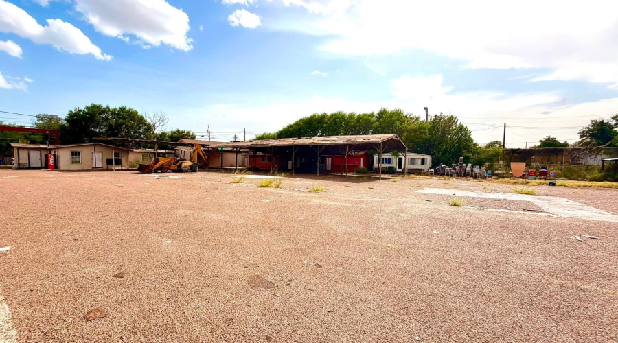 1902 Sanchez St, Laredo, Texas 78040, 1 Bedroom Bedrooms, 21 Rooms Rooms,2 BathroomsBathrooms,Commercial/industrial,For Sale,1902 Sanchez St,20263367