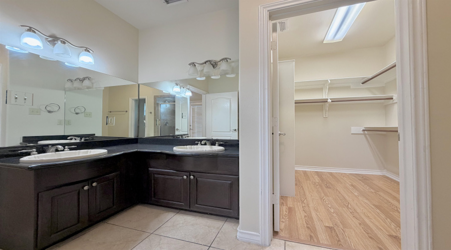 707 St James Dr, Laredo, Texas 78041, 3 Bedrooms Bedrooms, 6 Rooms Rooms,3 BathroomsBathrooms,Residential,For Rent,707 St James Dr,20263355