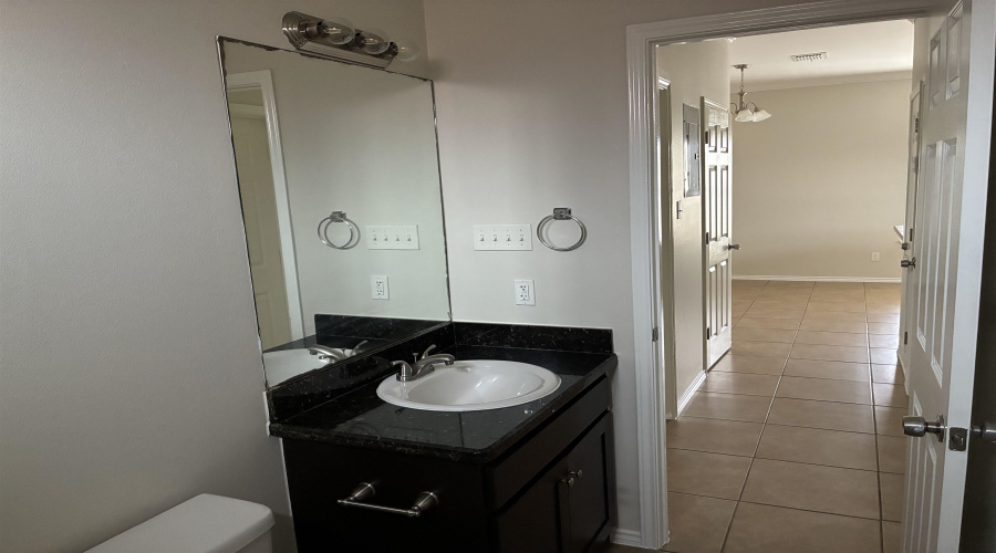 5402 Marcella Ave, LAREDO, Texas 78041, 2 Bedrooms Bedrooms, 4 Rooms Rooms,1 BathroomBathrooms,Residential,For Rent,5402 Marcella Ave,20263356