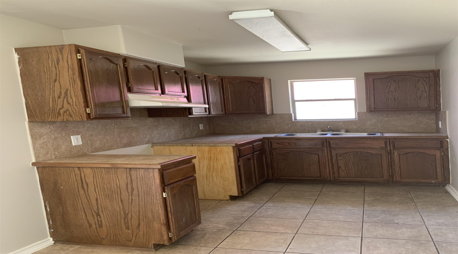 2615 Bandera Dr, Laredo, Texas 78045, 3 Bedrooms Bedrooms, 5 Rooms Rooms,2 BathroomsBathrooms,Residential,For Rent,2615 Bandera Dr,20263358