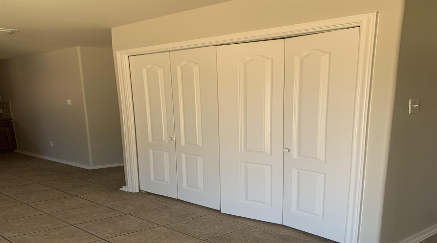 2615 Bandera Dr, Laredo, Texas 78045, 3 Bedrooms Bedrooms, 5 Rooms Rooms,2 BathroomsBathrooms,Residential,For Rent,2615 Bandera Dr,20263358