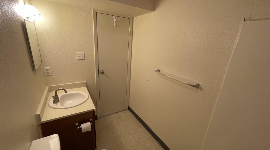 3801 Salinas Ave, Laredo, Texas 78041, 1 Bedroom Bedrooms, 3 Rooms Rooms,1 BathroomBathrooms,Residential,For Rent,3801 Salinas Ave,20263359