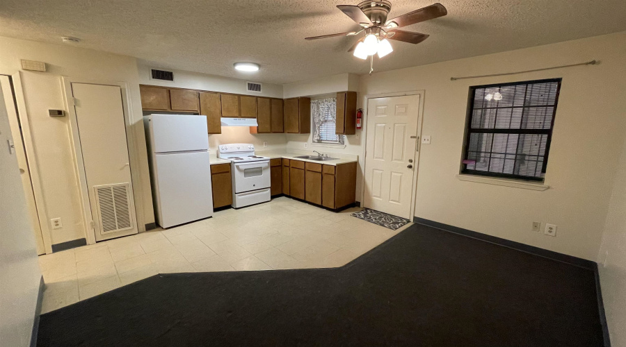 3801 Salinas Ave, Laredo, Texas 78041, 1 Bedroom Bedrooms, 3 Rooms Rooms,1 BathroomBathrooms,Residential,For Rent,3801 Salinas Ave,20263359