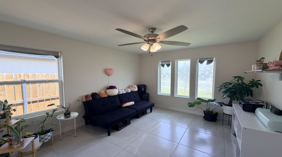 5718 Gillian Dr., Laredo, Texas 78046, 3 Bedrooms Bedrooms, 7 Rooms Rooms,2 BathroomsBathrooms,Residential,For Rent,5718 Gillian Dr.,20263363