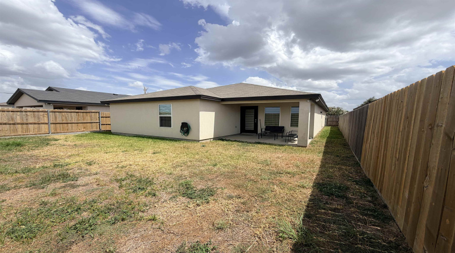 5718 Gillian Dr., Laredo, Texas 78046, 3 Bedrooms Bedrooms, 7 Rooms Rooms,2 BathroomsBathrooms,Residential,For Rent,5718 Gillian Dr.,20263363