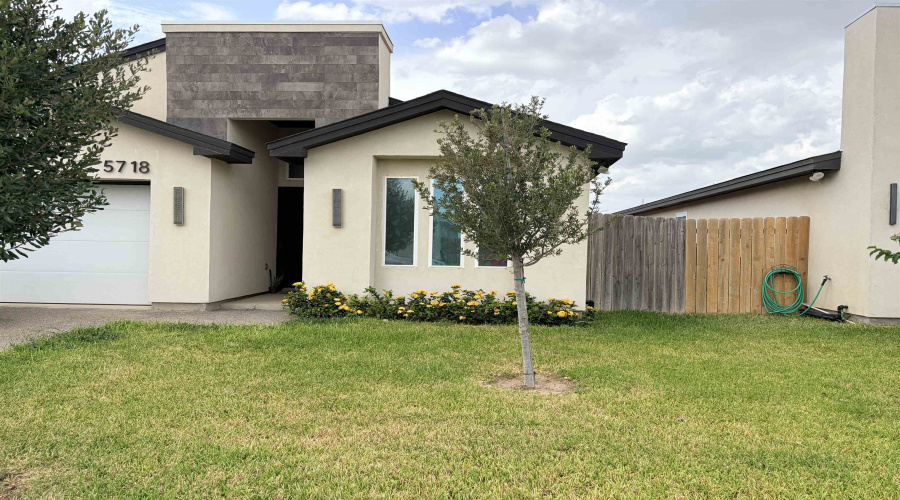 5718 Gillian Dr., Laredo, Texas 78046, 3 Bedrooms Bedrooms, 7 Rooms Rooms,2 BathroomsBathrooms,Residential,For Rent,5718 Gillian Dr.,20263363