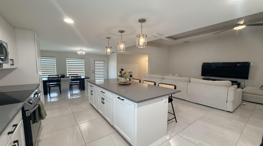 5718 Gillian Dr., Laredo, Texas 78046, 3 Bedrooms Bedrooms, 7 Rooms Rooms,2 BathroomsBathrooms,Residential,For Rent,5718 Gillian Dr.,20263363