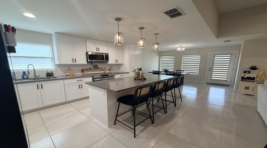 5718 Gillian Dr., Laredo, Texas 78046, 3 Bedrooms Bedrooms, 7 Rooms Rooms,2 BathroomsBathrooms,Residential,For Rent,5718 Gillian Dr.,20263363