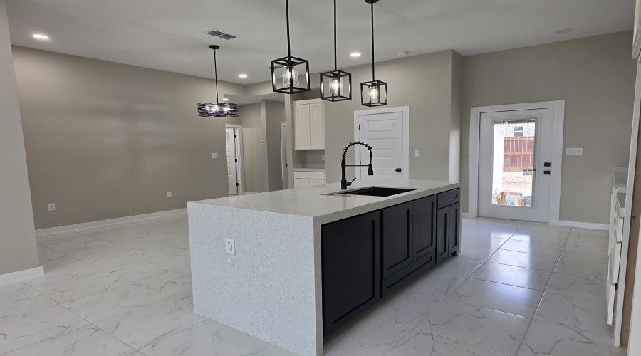 5133 Nispero Ln, LAREDO, Texas 78046, 3 Bedrooms Bedrooms, 5 Rooms Rooms,2 BathroomsBathrooms,Residential,For Sale,5133 Nispero Ln,20263365