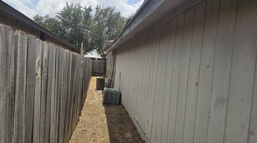9648 Mallard Lp, laredo, Texas 78045, 5 Bedrooms Bedrooms, 4 Rooms Rooms,2 BathroomsBathrooms,Residential,For Sale,9648 Mallard Lp,20263366
