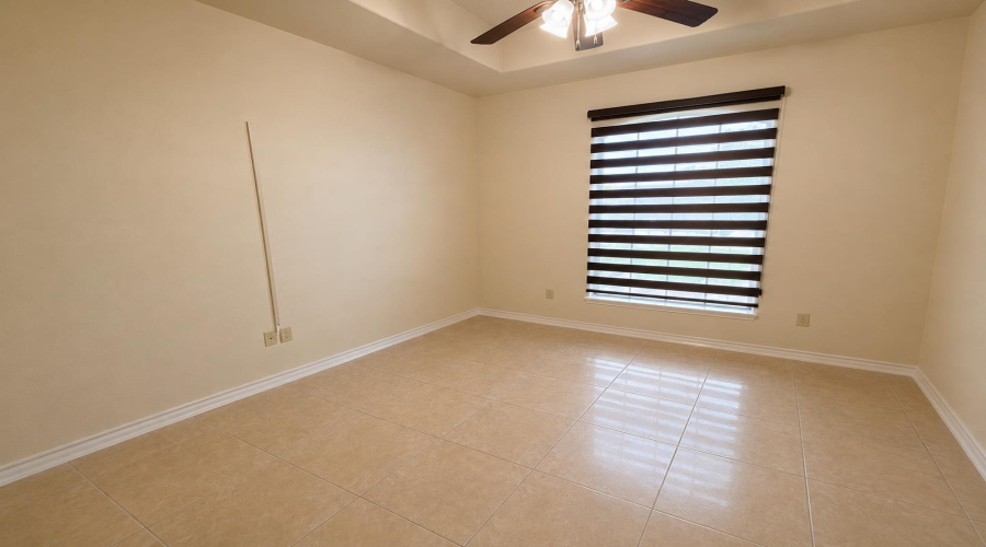 2104 Foggy Lp, Laredo, Texas 78045, 3 Bedrooms Bedrooms, 6 Rooms Rooms,2 BathroomsBathrooms,Residential,For Sale,2104 Foggy Lp,20263369