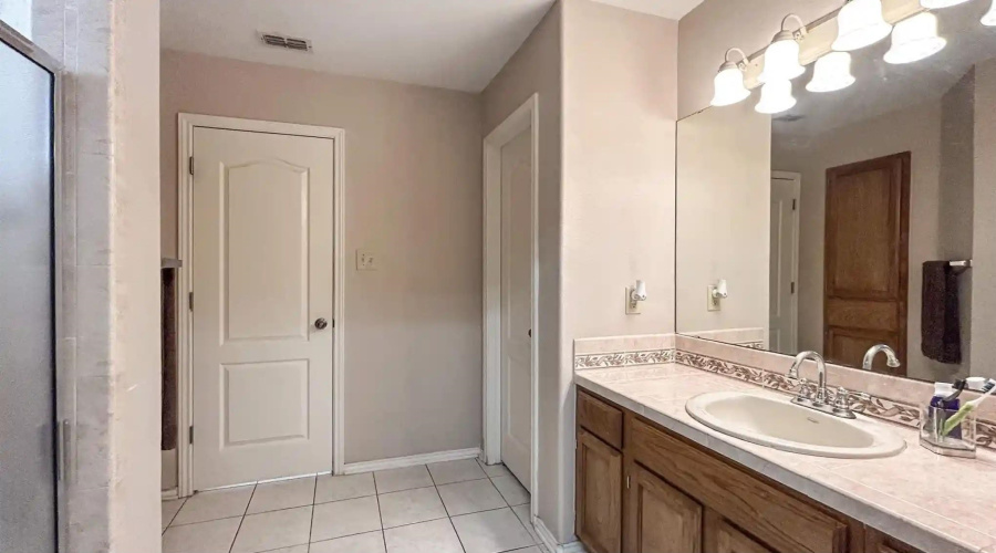 2083 Quito Lp, Laredo, Texas 78041, 3 Bedrooms Bedrooms, 5 Rooms Rooms,2 BathroomsBathrooms,Residential,For Rent,2083 Quito Lp,20263370