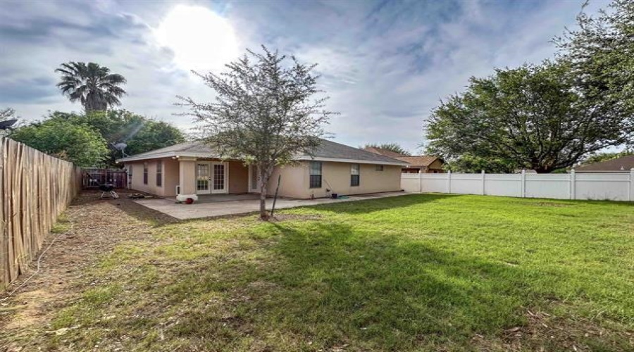 2083 Quito Lp, Laredo, Texas 78041, 3 Bedrooms Bedrooms, 5 Rooms Rooms,2 BathroomsBathrooms,Residential,For Rent,2083 Quito Lp,20263370