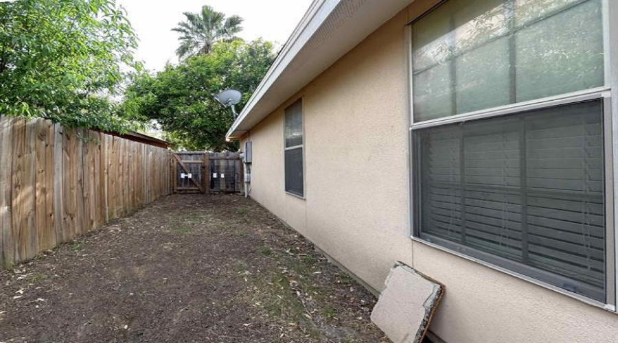 2083 Quito Lp, Laredo, Texas 78041, 3 Bedrooms Bedrooms, 5 Rooms Rooms,2 BathroomsBathrooms,Residential,For Rent,2083 Quito Lp,20263370