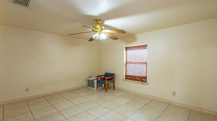 4120 Juarez Ave, Laredo, Texas 78041, 2 Bedrooms Bedrooms, 4 Rooms Rooms,2 BathroomsBathrooms,Residential,For Sale,4120 Juarez Ave,20263375