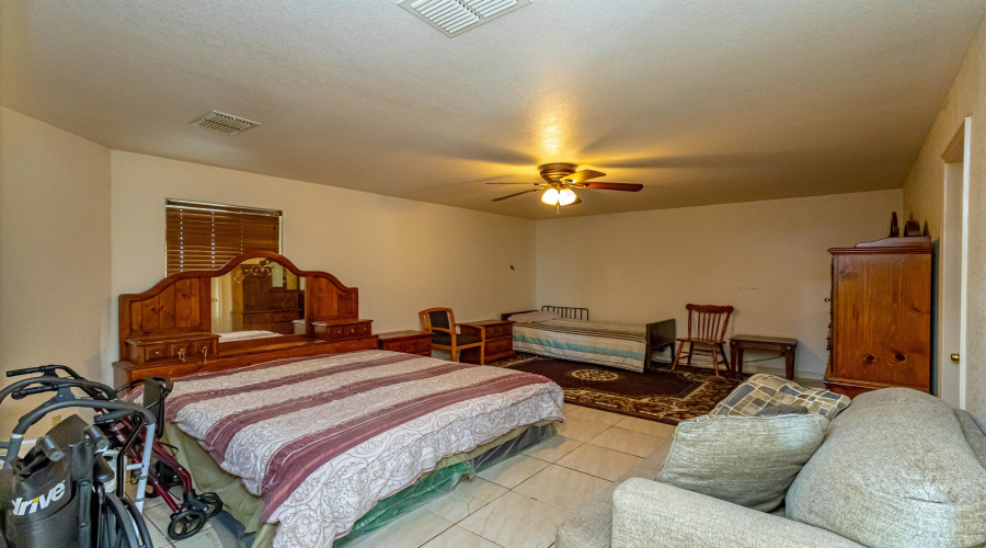 4120 Juarez Ave, Laredo, Texas 78041, 2 Bedrooms Bedrooms, 4 Rooms Rooms,2 BathroomsBathrooms,Residential,For Sale,4120 Juarez Ave,20263375