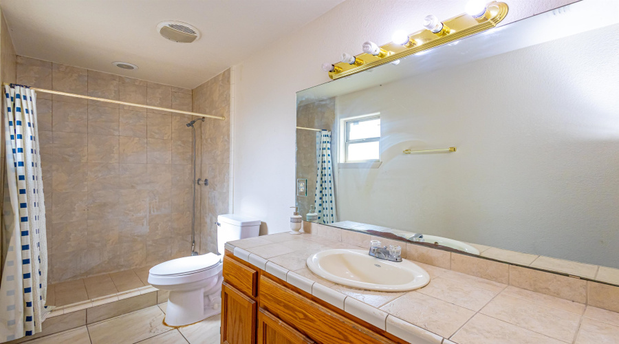 4120 Juarez Ave, Laredo, Texas 78041, 2 Bedrooms Bedrooms, 4 Rooms Rooms,2 BathroomsBathrooms,Residential,For Sale,4120 Juarez Ave,20263375