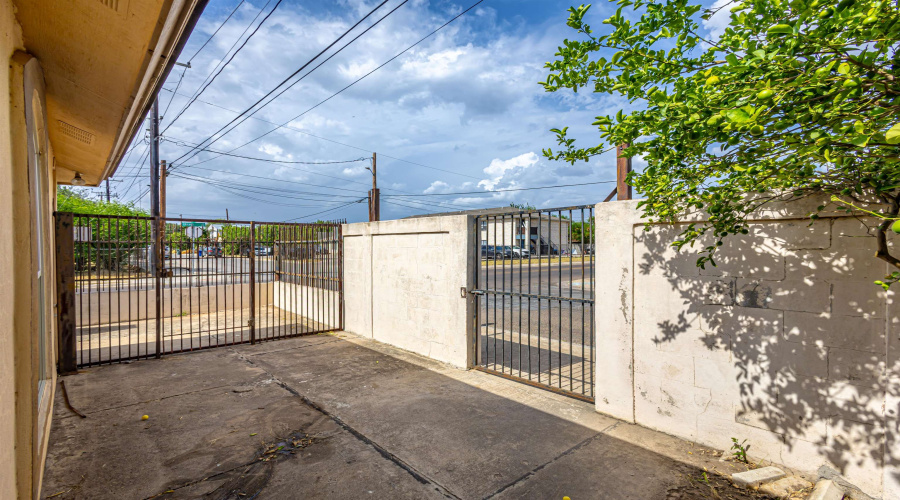 4120 Juarez Ave, Laredo, Texas 78041, 2 Bedrooms Bedrooms, 4 Rooms Rooms,2 BathroomsBathrooms,Residential,For Sale,4120 Juarez Ave,20263375