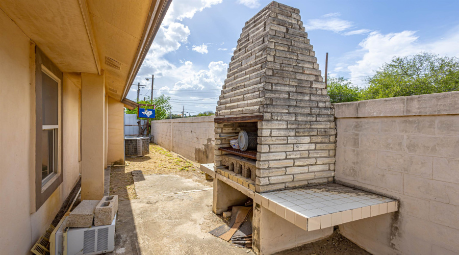 4120 Juarez Ave, Laredo, Texas 78041, 2 Bedrooms Bedrooms, 4 Rooms Rooms,2 BathroomsBathrooms,Residential,For Sale,4120 Juarez Ave,20263375