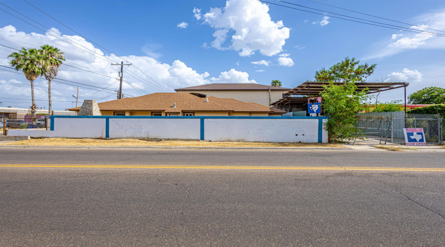 4120 Juarez Ave, Laredo, Texas 78041, 2 Bedrooms Bedrooms, 4 Rooms Rooms,2 BathroomsBathrooms,Residential,For Sale,4120 Juarez Ave,20263375