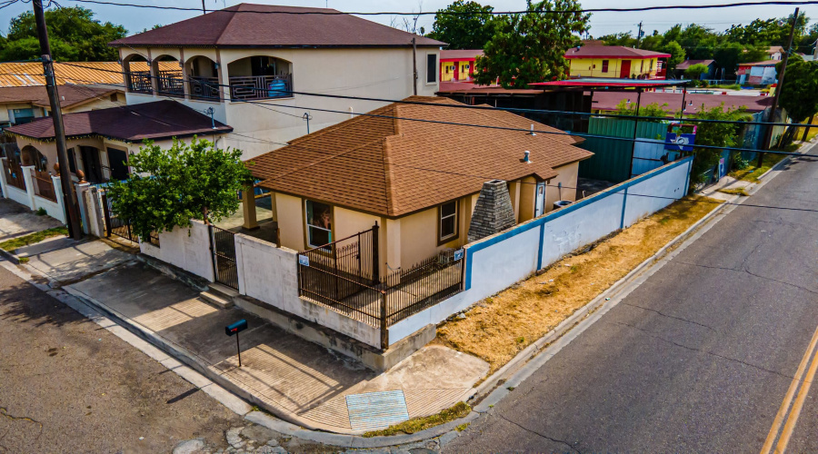 4120 Juarez Ave, Laredo, Texas 78041, 2 Bedrooms Bedrooms, 4 Rooms Rooms,2 BathroomsBathrooms,Residential,For Sale,4120 Juarez Ave,20263375