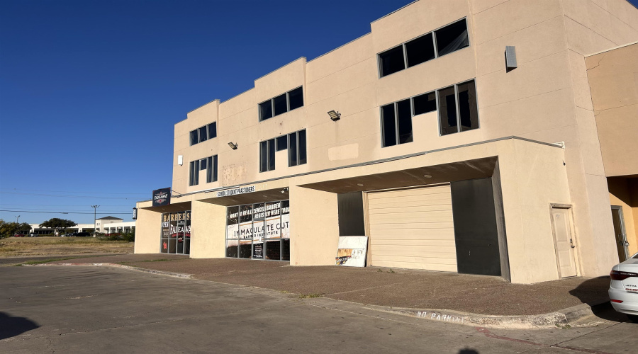 5517 McPherson Rd, LAREDO, Texas 78045, 1 Room Rooms,1 BathroomBathrooms,Commercial retail/office,For Sale,5517 McPherson Rd,20254986