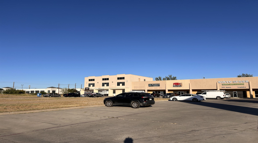 5517 McPherson Rd, LAREDO, Texas 78045, 1 Room Rooms,1 BathroomBathrooms,Commercial retail/office,For Sale,5517 McPherson Rd,20254986