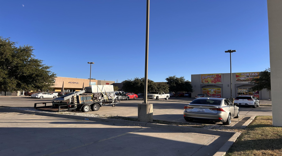 5517 McPherson Rd, LAREDO, Texas 78045, 1 Room Rooms,1 BathroomBathrooms,Commercial retail/office,For Sale,5517 McPherson Rd,20254986