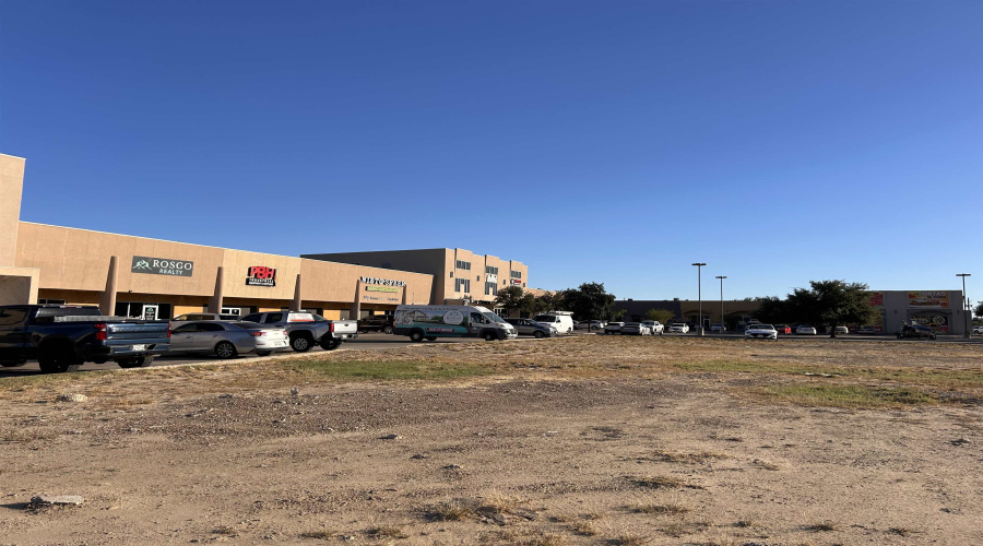 5517 McPherson Rd, LAREDO, Texas 78045, 1 Room Rooms,1 BathroomBathrooms,Commercial retail/office,For Sale,5517 McPherson Rd,20254986