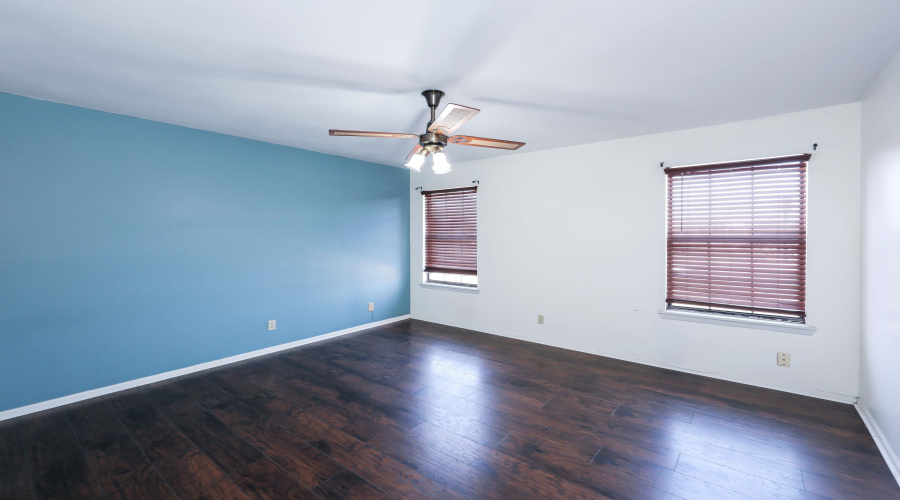 5500 McPherson Rd, Laredo, Texas 78045, 3 Bedrooms Bedrooms, 5 Rooms Rooms,2 BathroomsBathrooms,Residential,For Rent,5500 McPherson Rd,20263378
