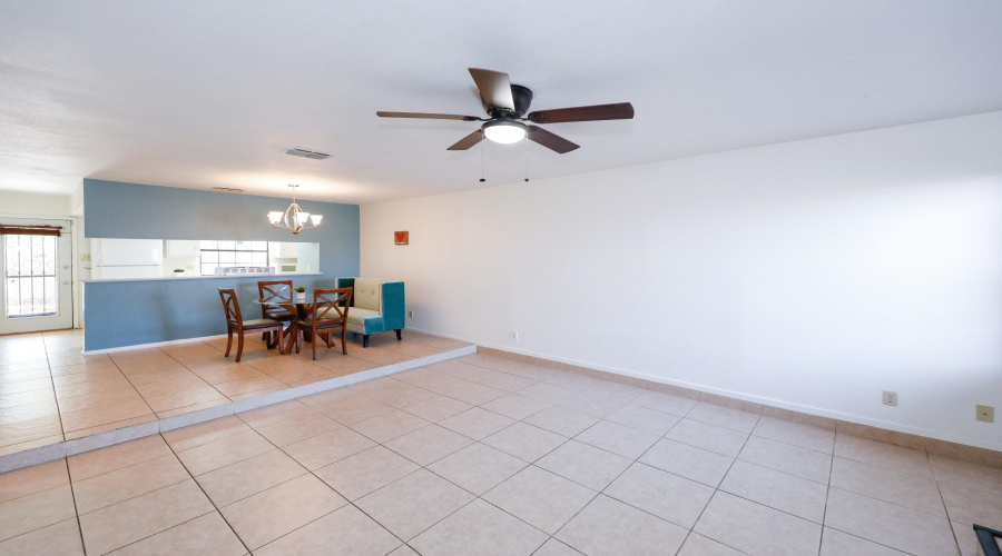 5500 McPherson Rd, Laredo, Texas 78045, 3 Bedrooms Bedrooms, 5 Rooms Rooms,2 BathroomsBathrooms,Residential,For Rent,5500 McPherson Rd,20263378