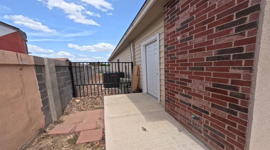 1805 Dorado Dr, Laredo, Texas 78046-6144, 3 Bedrooms Bedrooms, 6 Rooms Rooms,2 BathroomsBathrooms,Residential,For Rent,1805 Dorado Dr,20263381