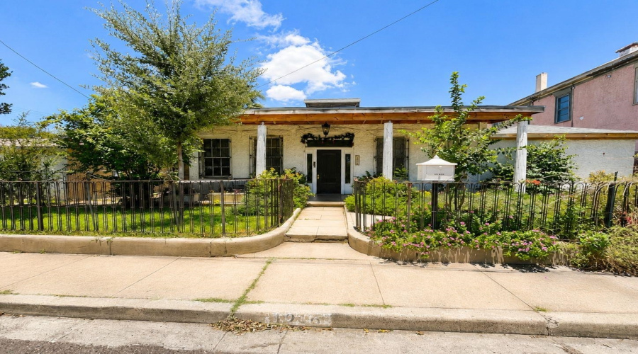 1916 Matamoros St, Laredo, Texas 78040-7719, 1 Room Rooms,1 BathroomBathrooms,Commercial retail/office,For Rent,1916 Matamoros St,20263380