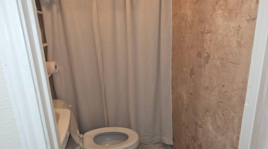 1516 Burnside St, LAREDO, Texas 78040-1266, 4 Bedrooms Bedrooms, 6 Rooms Rooms,2 BathroomsBathrooms,Residential,For Sale,1516 Burnside St,20263382