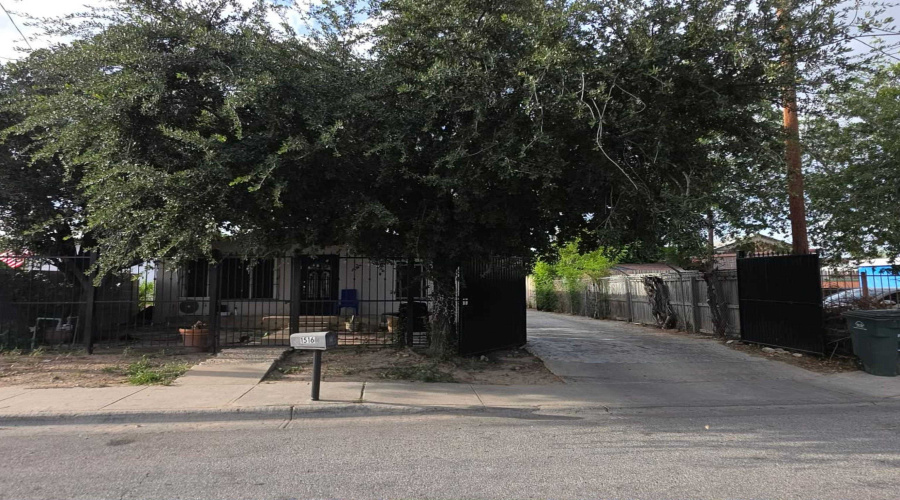 1516 Burnside St, LAREDO, Texas 78040-1266, 4 Bedrooms Bedrooms, 6 Rooms Rooms,2 BathroomsBathrooms,Residential,For Sale,1516 Burnside St,20263382