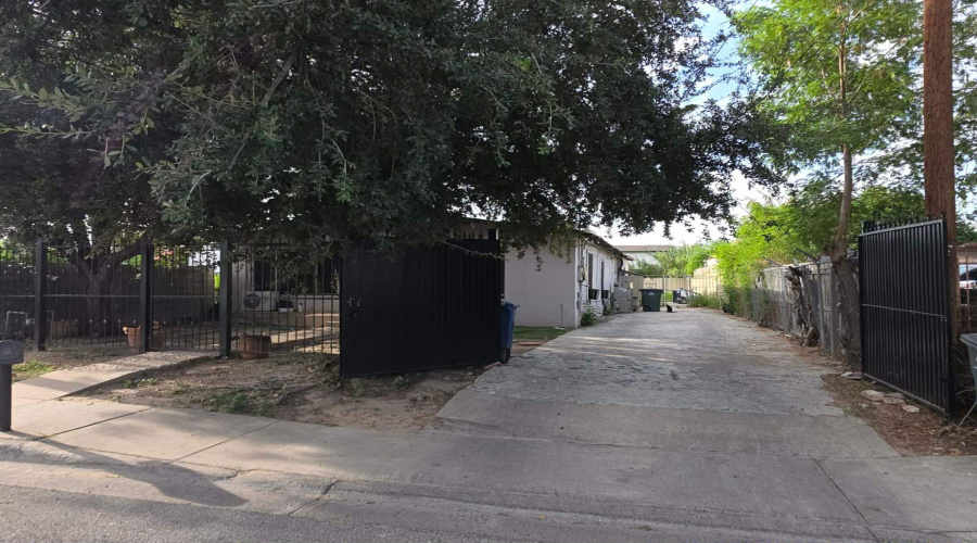 1516 Burnside St, LAREDO, Texas 78040-1266, 4 Bedrooms Bedrooms, 6 Rooms Rooms,2 BathroomsBathrooms,Residential,For Sale,1516 Burnside St,20263382