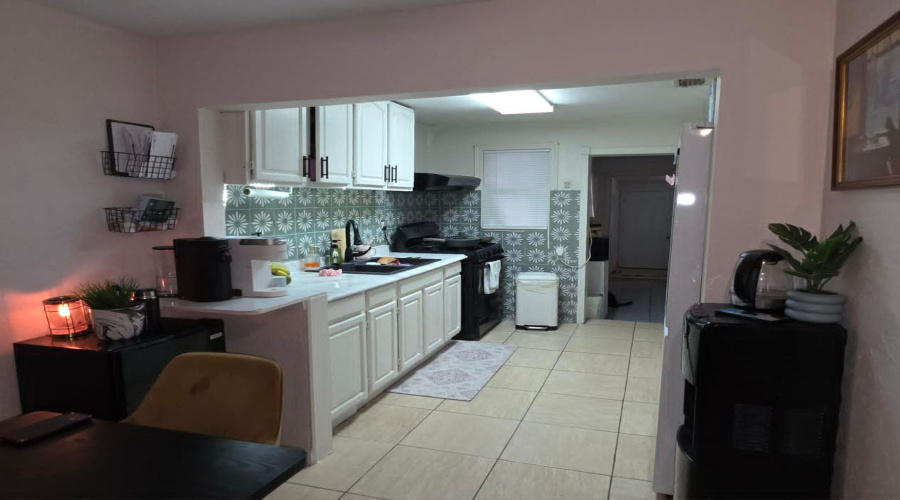 1516 Burnside St, LAREDO, Texas 78040-1266, 4 Bedrooms Bedrooms, 6 Rooms Rooms,2 BathroomsBathrooms,Residential,For Sale,1516 Burnside St,20263382