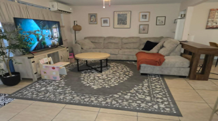 1516 Burnside St, LAREDO, Texas 78040-1266, 4 Bedrooms Bedrooms, 6 Rooms Rooms,2 BathroomsBathrooms,Residential,For Sale,1516 Burnside St,20263382
